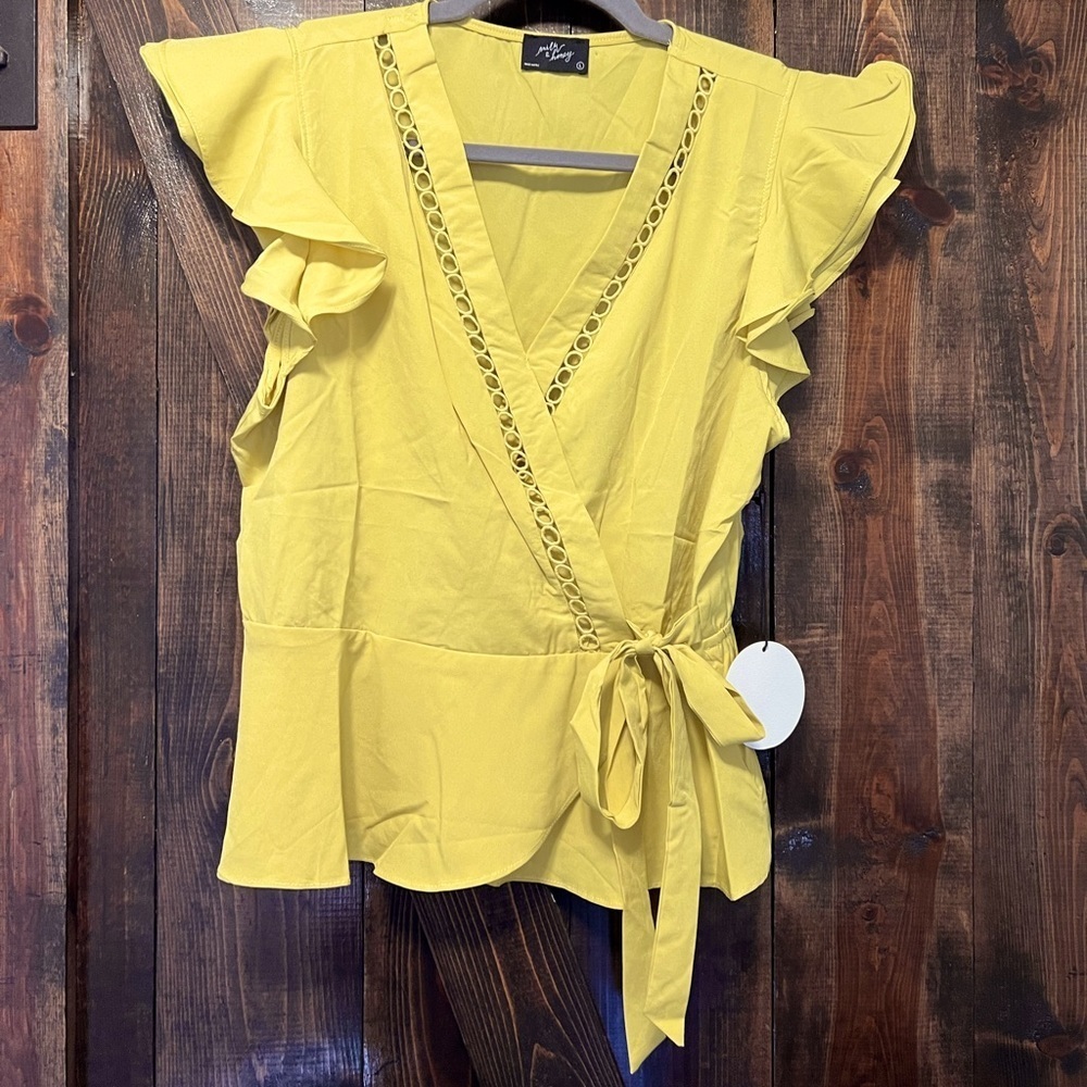 𝅺M i l k & h o n e y • short flutter sleeved yellow top